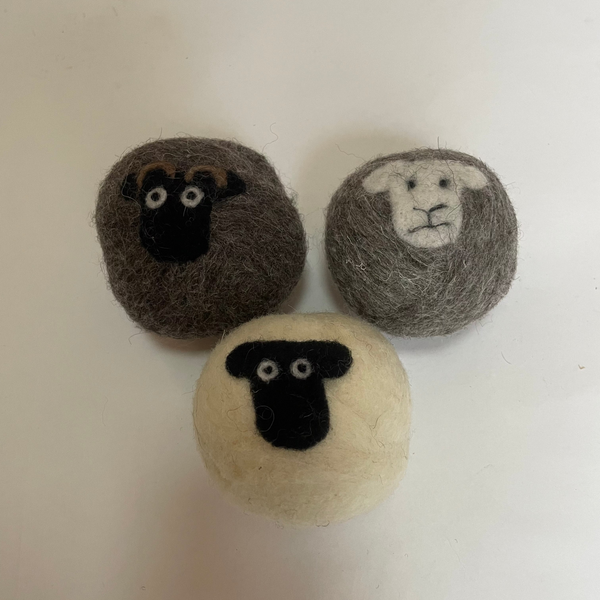 3 laundry balls