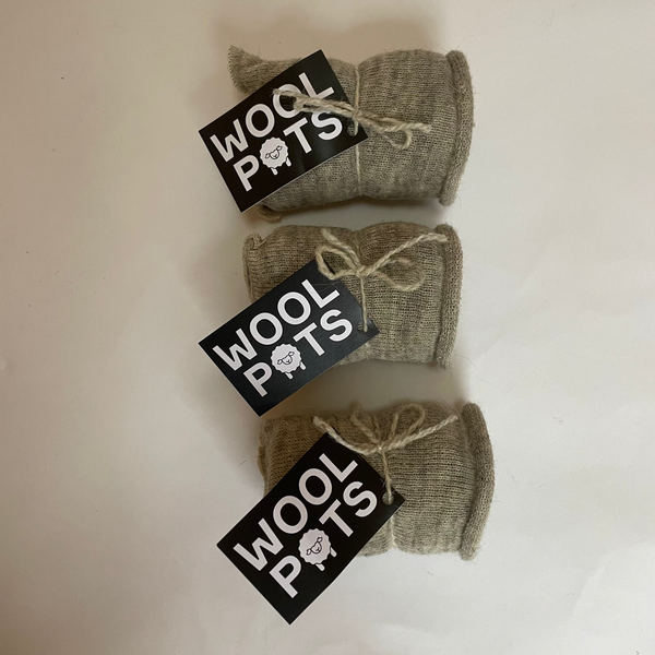 3 woollen pots