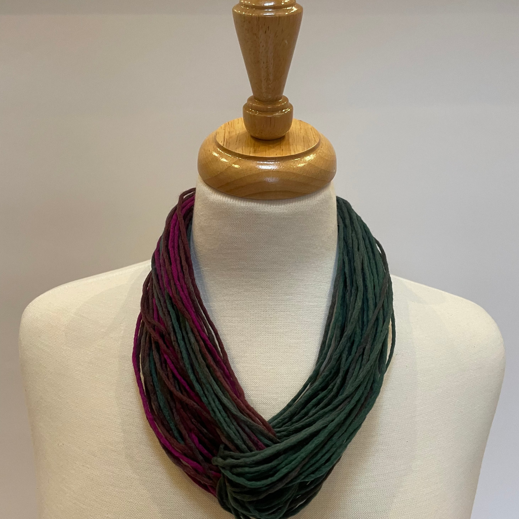 Woollen necklace heather and green colours
