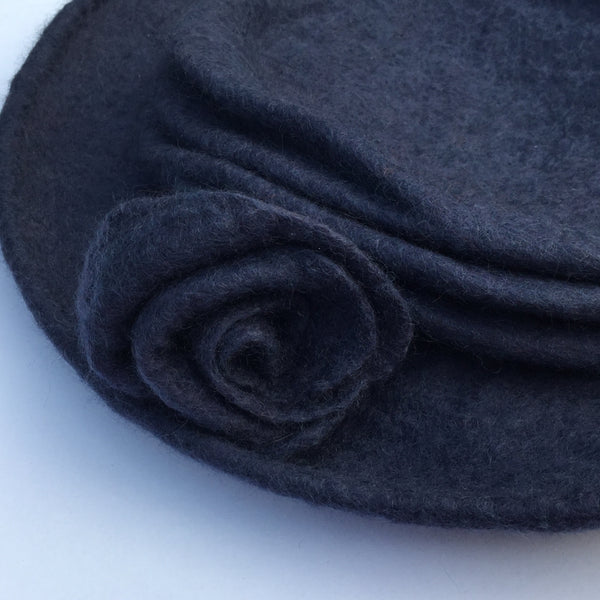 Rosette on felted hat - airforce blue
