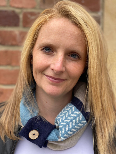 Lambswool Azure Magpie Snood